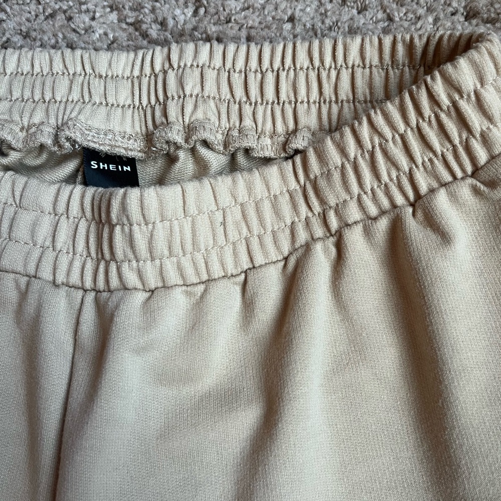 Beige Zip-Up Crop Top and Shorts Set - Picture 3 of 4